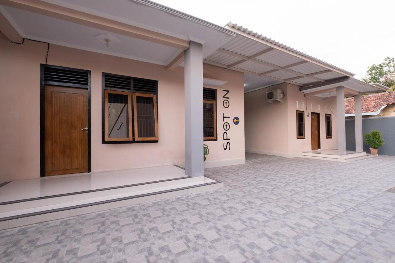 Spot On 1784 Tnc Residence Syariah Mataram Ngoại thất bức ảnh